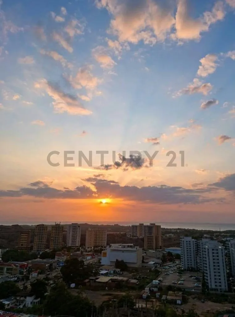 Apartamento Espacioso con Excelente Ubicación - 15