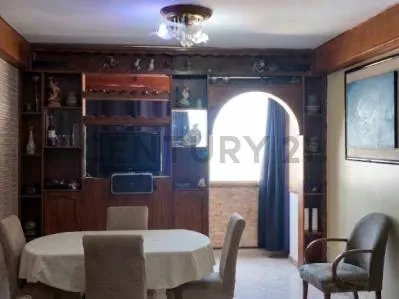 Apartamento Espacioso con Excelente Ubicación - 2