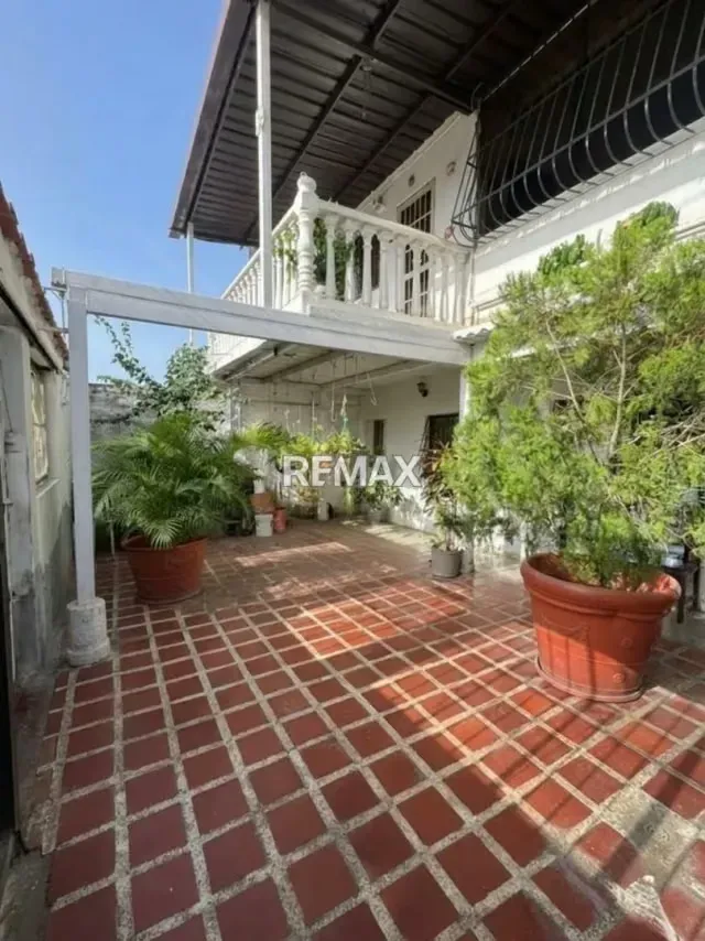 VENTA DE CASA EN EL CENTRO DE PORLAMAR - 2