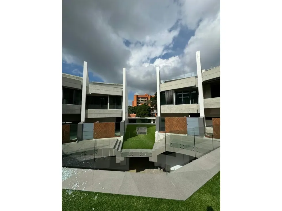 CASA EN VENTA 720 M2 - URB. SEBUCAN - 3