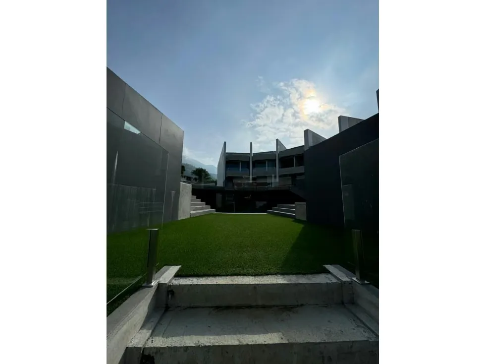 CASA EN VENTA 720 M2 - URB. SEBUCAN - 6