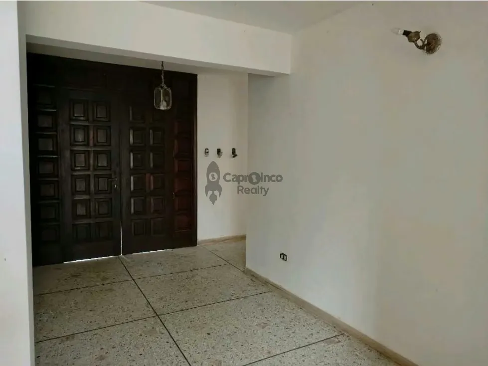En Venta Casa Quinta Urb.Colinas de Guataparo Municipio Valencia - 3