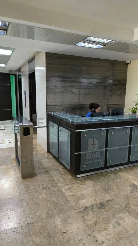 se alquila oficina en la torre Bell Puerto Ordaz piso 5 - 5