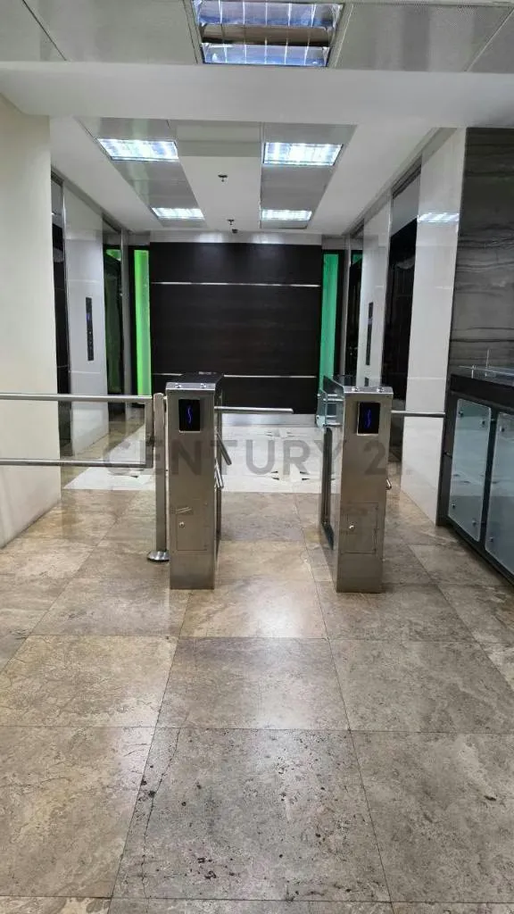 se alquila oficina en la torre Bell Puerto Ordaz piso 5 - 7