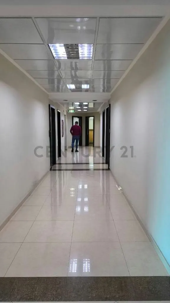 se alquila oficina en la torre Bell Puerto Ordaz piso 5 - 8