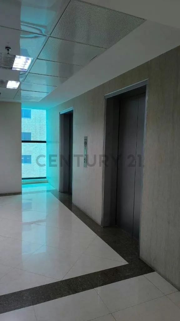 se alquila oficina en la torre Bell Puerto Ordaz piso 5 - 9