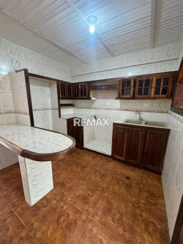 CASA EN ALQUILER EN TARIBA - 3