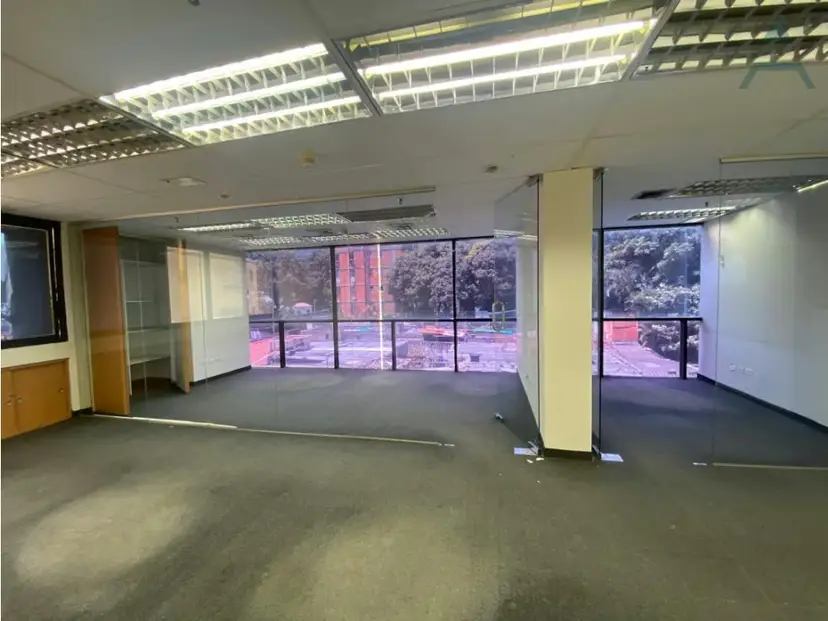 Se alquila oficina 110m² 1b Sebucan