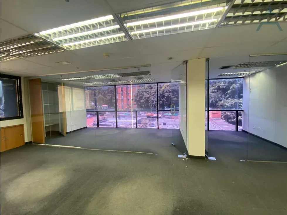 Se alquila oficina 110m² 1b Sebucan