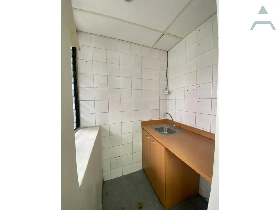 Se alquila oficina 110m² 1b Sebucan - 12