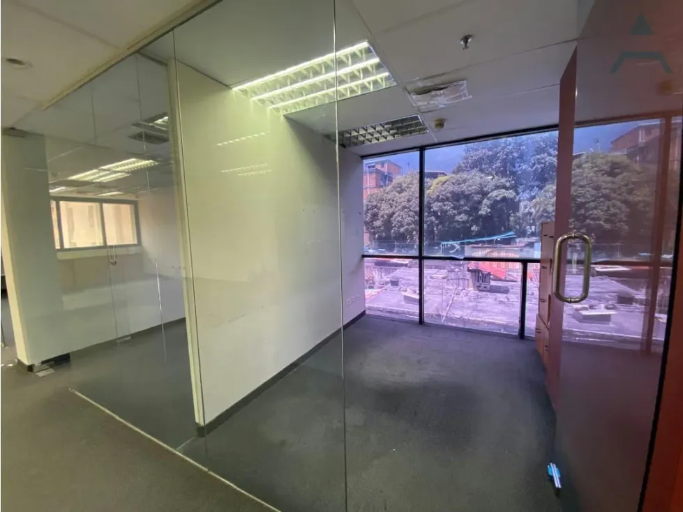 Se alquila oficina 110m² 1b Sebucan - 2