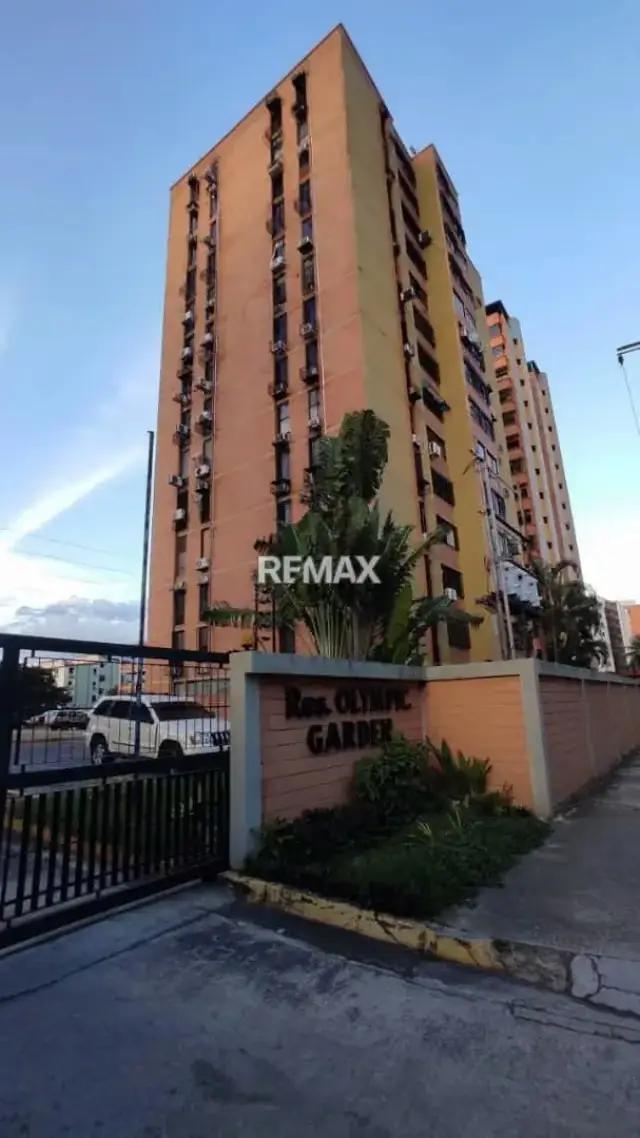 EN VENTA APARTAMENTO AMOBLADO RES. OLYMPIC GARDEN URB. LA GRANJA NAGUANAGUA