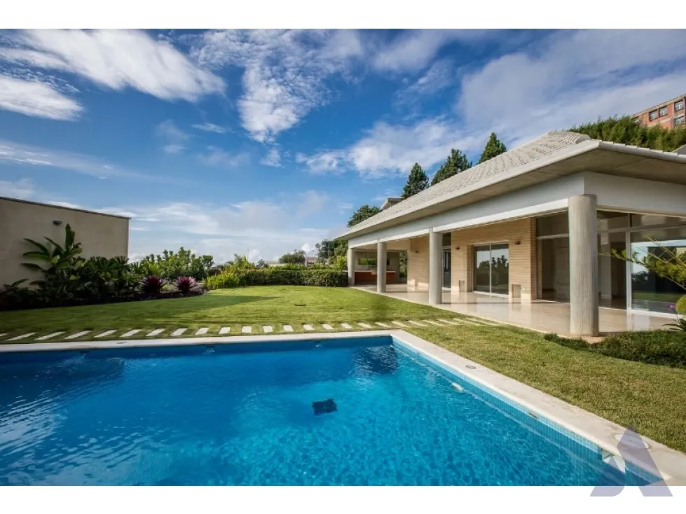 Se vende casa 700m2 La Lagunita 9479