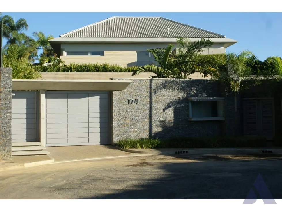 Se vende casa 700m2 La Lagunita 9479 - 2