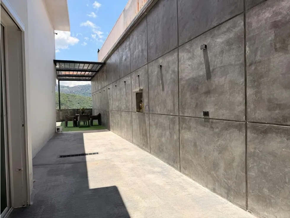Casa en Venta en Colinas de Vista Alegre 352mts2 5H/4B/2E - 18