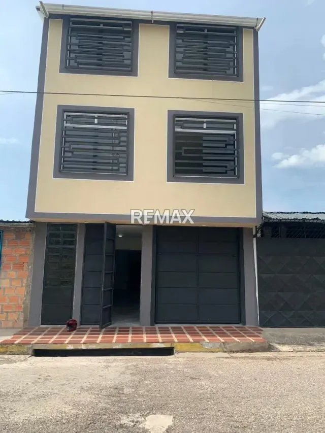 EN VENTA LOCAL COMERCIAL EN LAS MESAS - 3