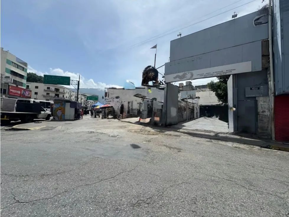Se vende local comercial 1375m2 Av. Principal de San Martín 9374 - 2