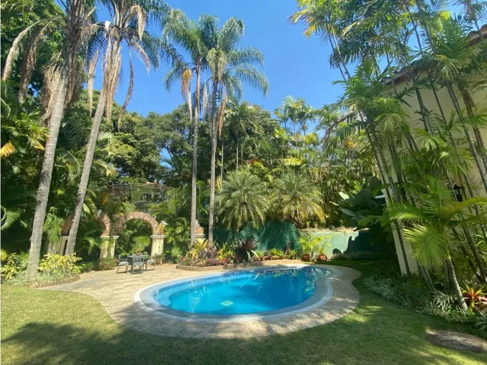 Se vende casa 1000m2 5h/6b/15p Los Chorros 4939 - 2