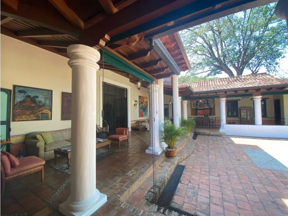 Se vende casa 1000m2 5h/6b/15p Los Chorros 4939 - 3