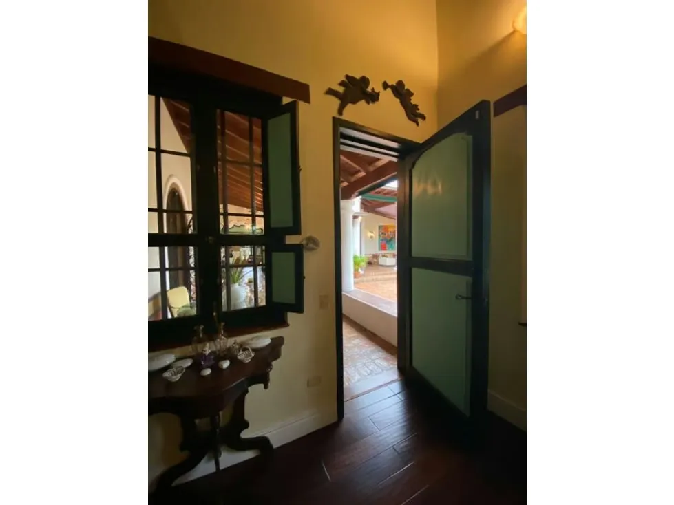 Se vende casa 1000m2 5h/6b/15p Los Chorros 4939 - 4