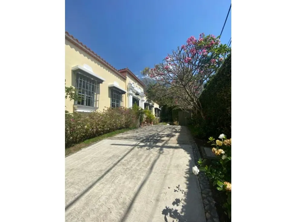 Se vende casa 1000m2 5h/6b/15p Los Chorros 4939 - 9