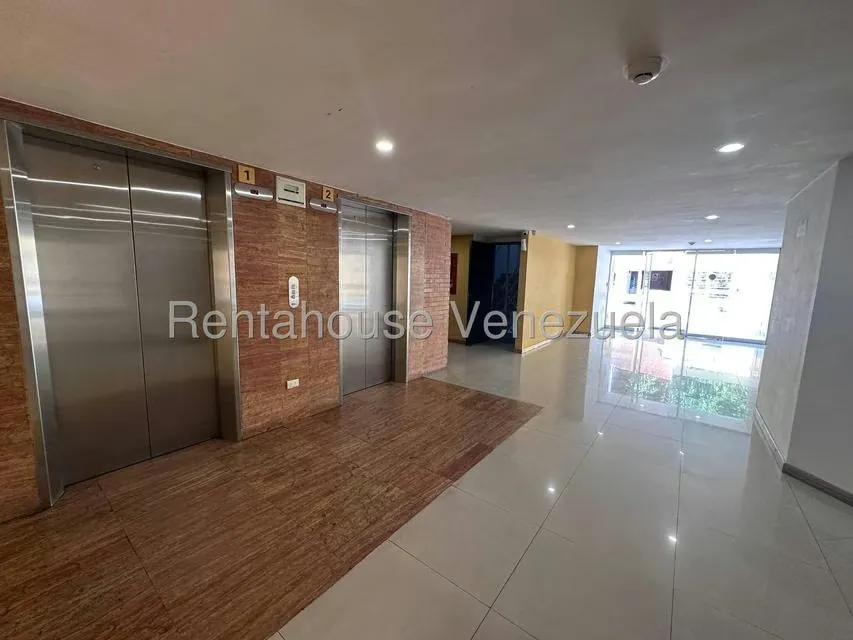 Apartamento (1 Nivel) en Venta en Santa Monica, Distrito Metropolitano - 3