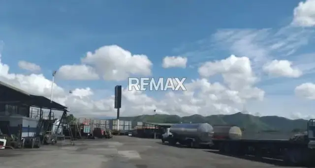Venta de Terreno en los Guayos, 7.974 mt2 con edificios