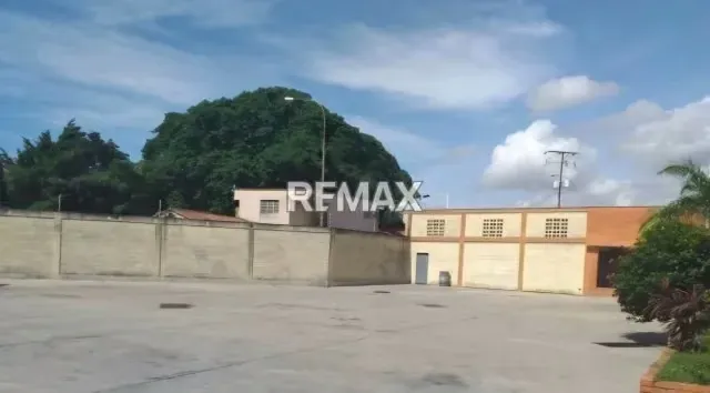 Venta de Terreno en los Guayos, 7.974 mt2 con edificios - 12