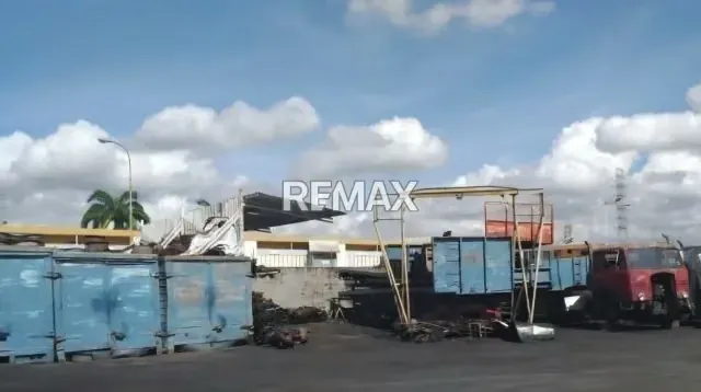 Venta de Terreno en los Guayos, 7.974 mt2 con edificios - 7