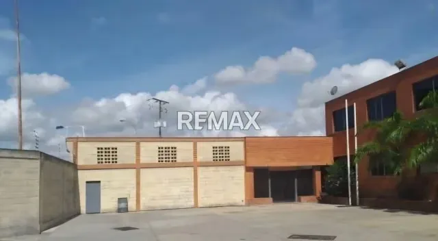 Venta de Terreno en los Guayos, 7.974 mt2 con edificios - 9