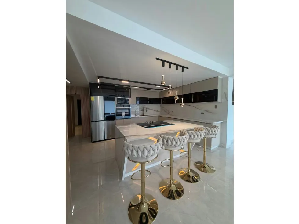 Casa en Venta en Los Naranjos del Cafetal 6H+S/ 6B/ 5P - 14