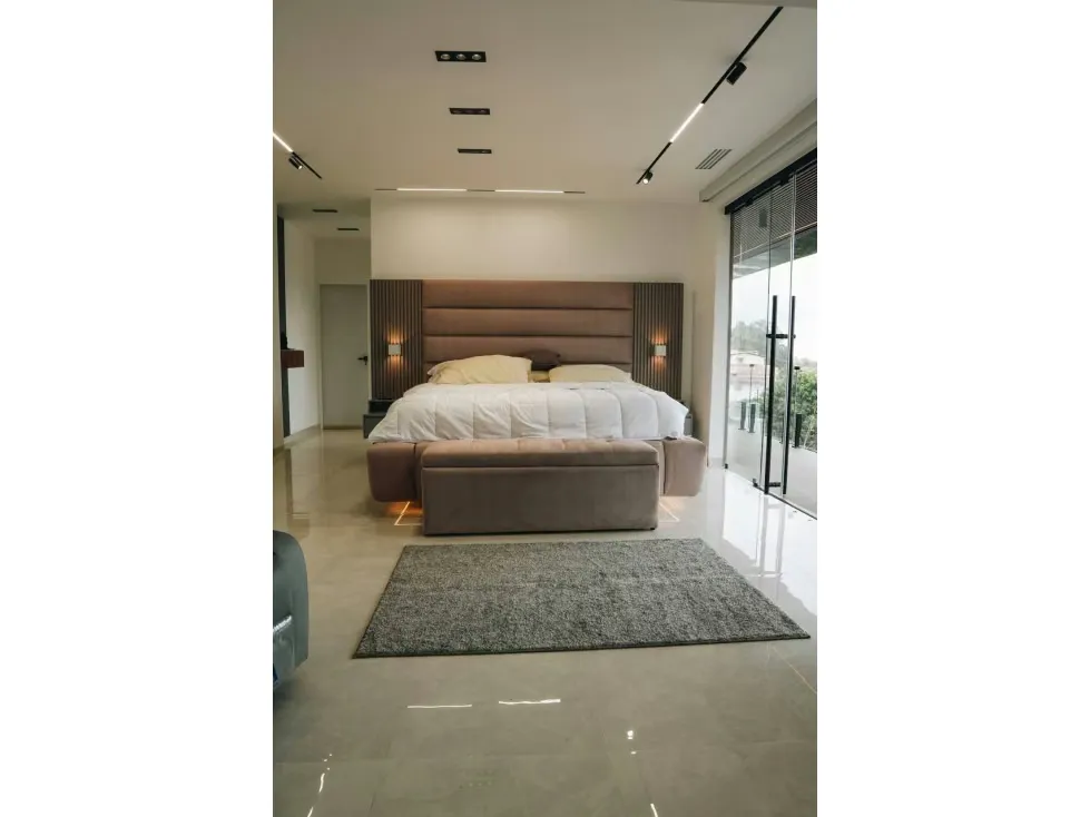 Casa en Venta en Los Naranjos del Cafetal 6H+S/ 6B/ 5P - 18