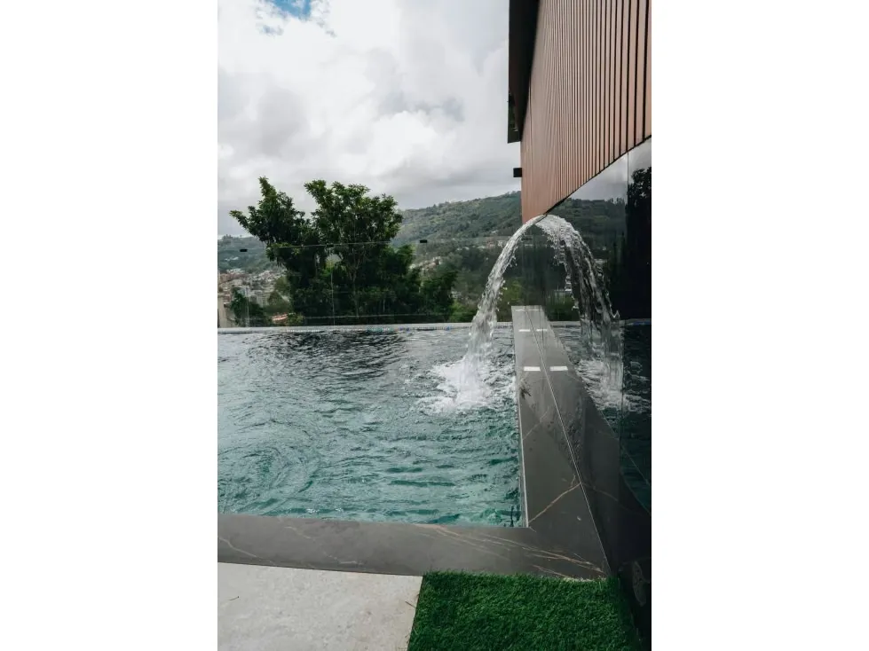 Casa en Venta en Los Naranjos del Cafetal 6H+S/ 6B/ 5P - 41