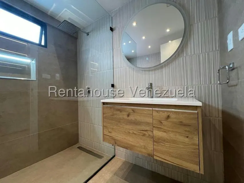 Casa (1 Nivel) en Venta en Los Palos Grandes, Distrito Metropolitano - 19