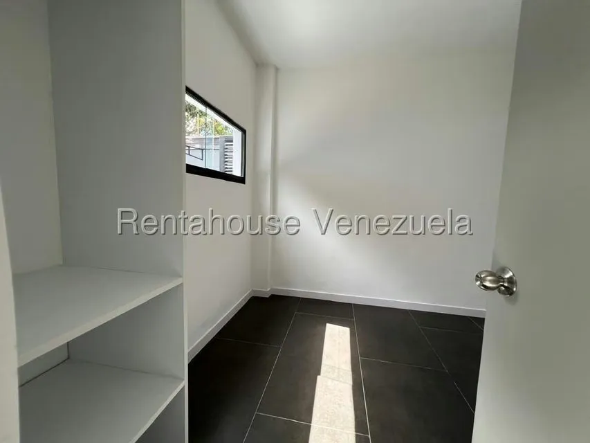 Casa (1 Nivel) en Venta en Los Palos Grandes, Distrito Metropolitano - 22