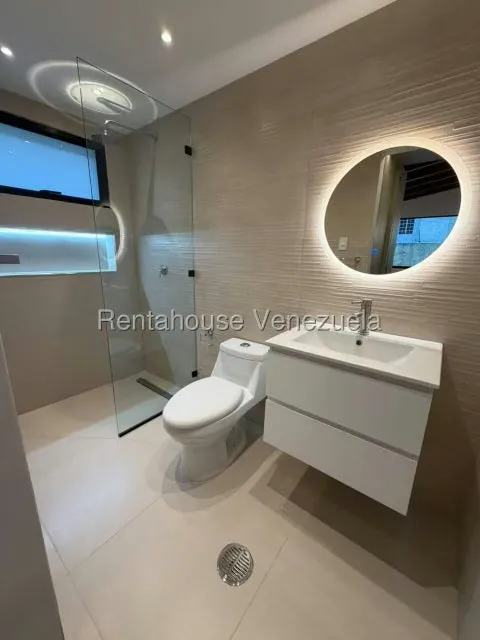 Casa (1 Nivel) en Venta en Los Palos Grandes, Distrito Metropolitano - 24
