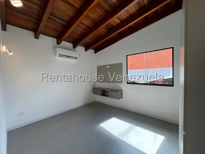 Casa (1 Nivel) en Venta en Los Palos Grandes, Distrito Metropolitano - 33