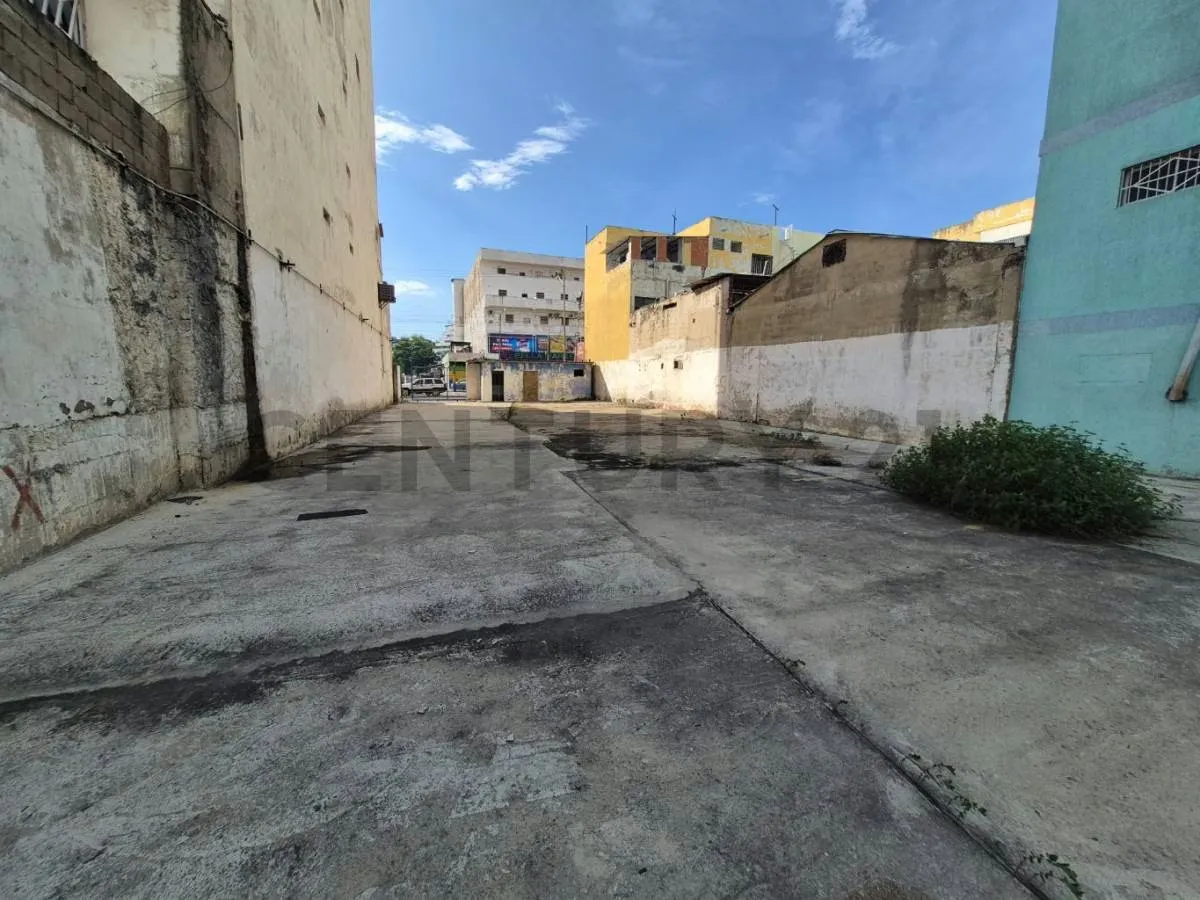 TERRENO DE 1.184 M² CON DOBLE ACCESO EN AV ALBERTO RAVELL, PUERTO LA CRUZ - 2
