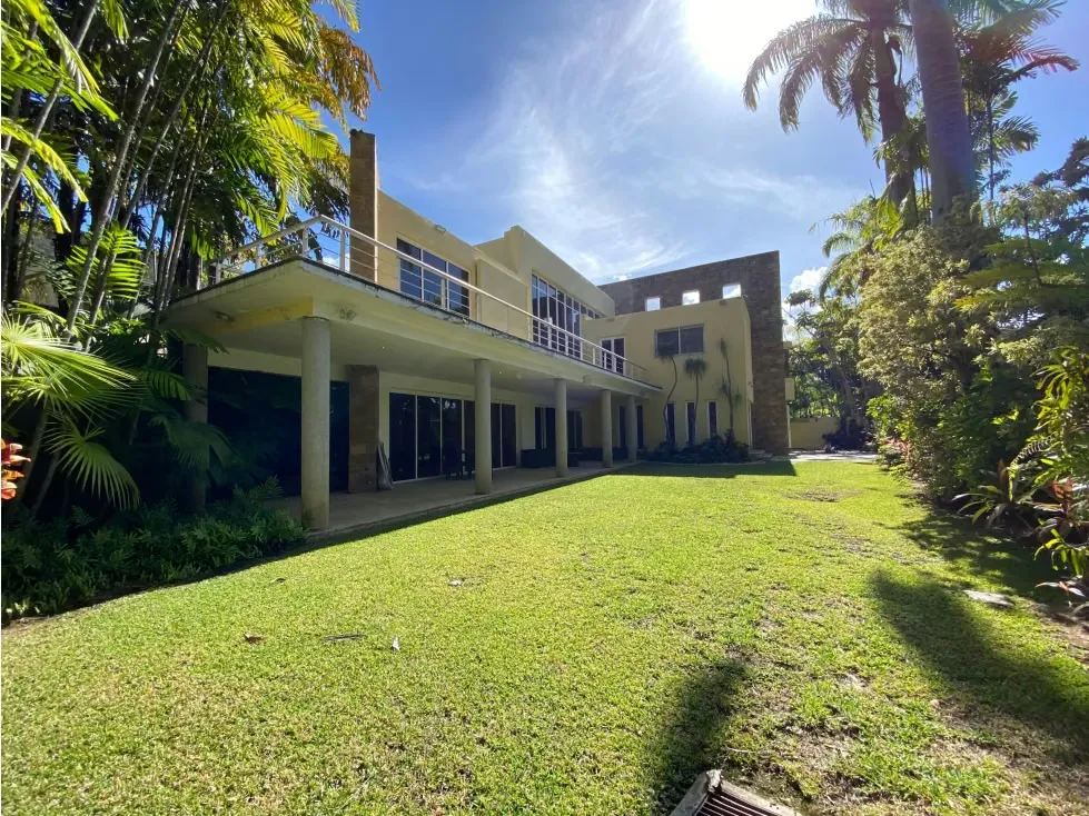 Se vende casa 1100m² 6h+3s/6b+2s/8e Los chorros