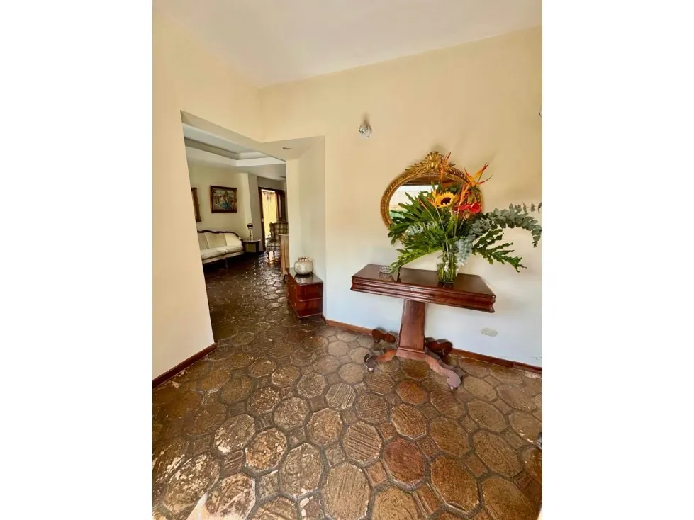 Se vende casa 312m2 3h+s/5b/4p Alta Florida - 2