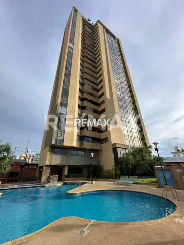 Apartamento en Venta Edif. Alcazaba Sector La Lago