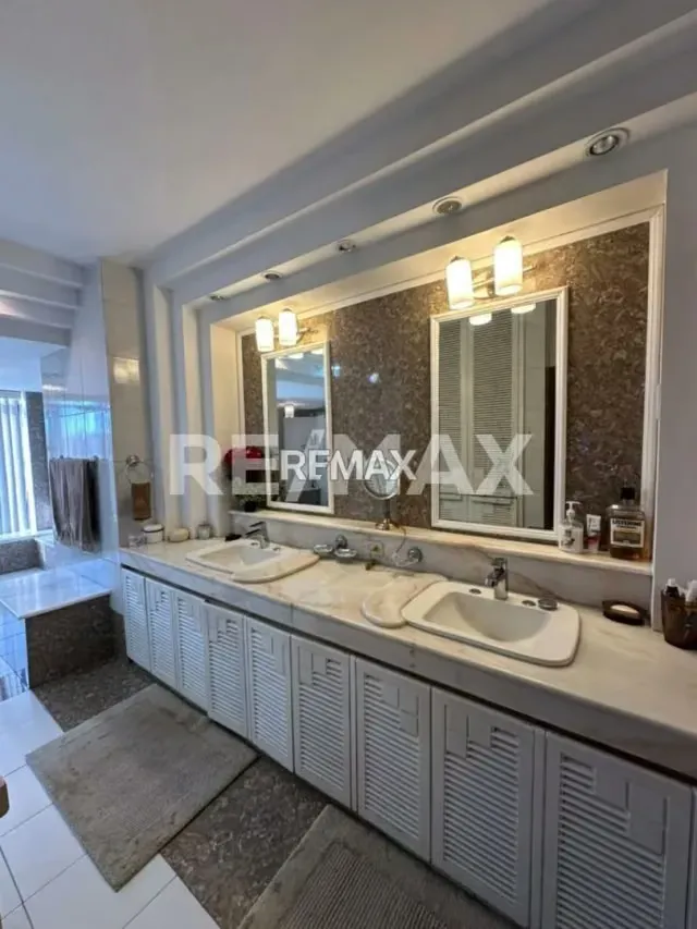 Apartamento en Venta Edif. Alcazaba Sector La Lago - 11