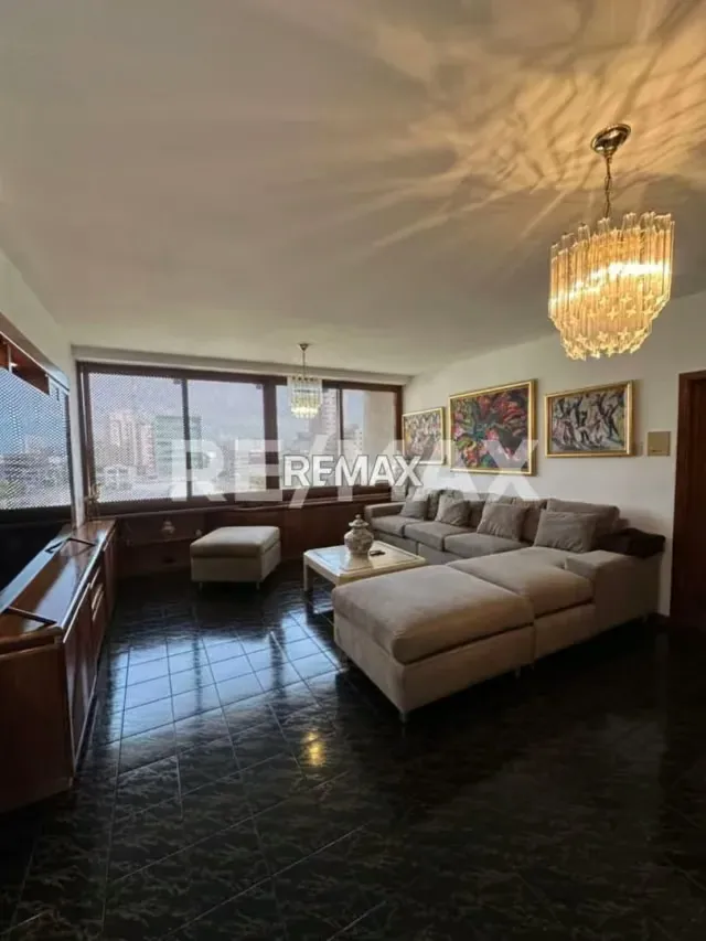 Apartamento en Venta Edif. Alcazaba Sector La Lago - 3