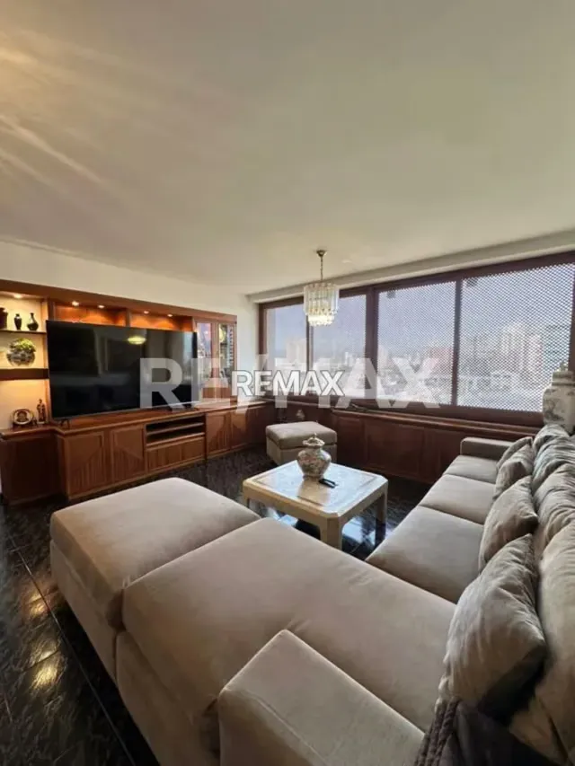 Apartamento en Venta Edif. Alcazaba Sector La Lago - 4