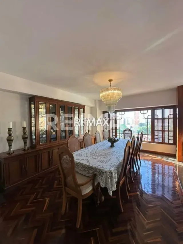 Apartamento en Venta Edif. Alcazaba Sector La Lago - 6