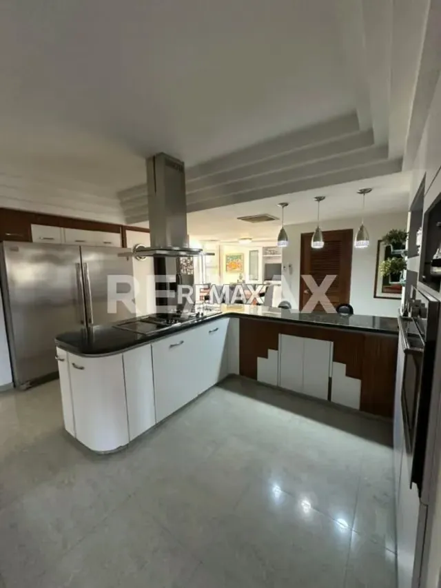 Apartamento en Venta Edif. Alcazaba Sector La Lago - 8