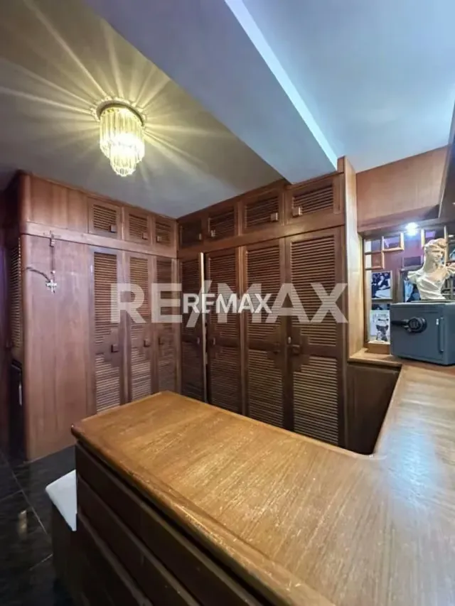 Apartamento en Venta Edif. Alcazaba Sector La Lago - 10