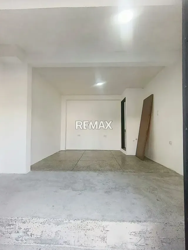 Local comercial en el oeste Urbanización obelisco