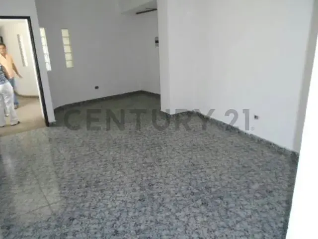 Excelente Edificio Comercial y de Oficinas - 7