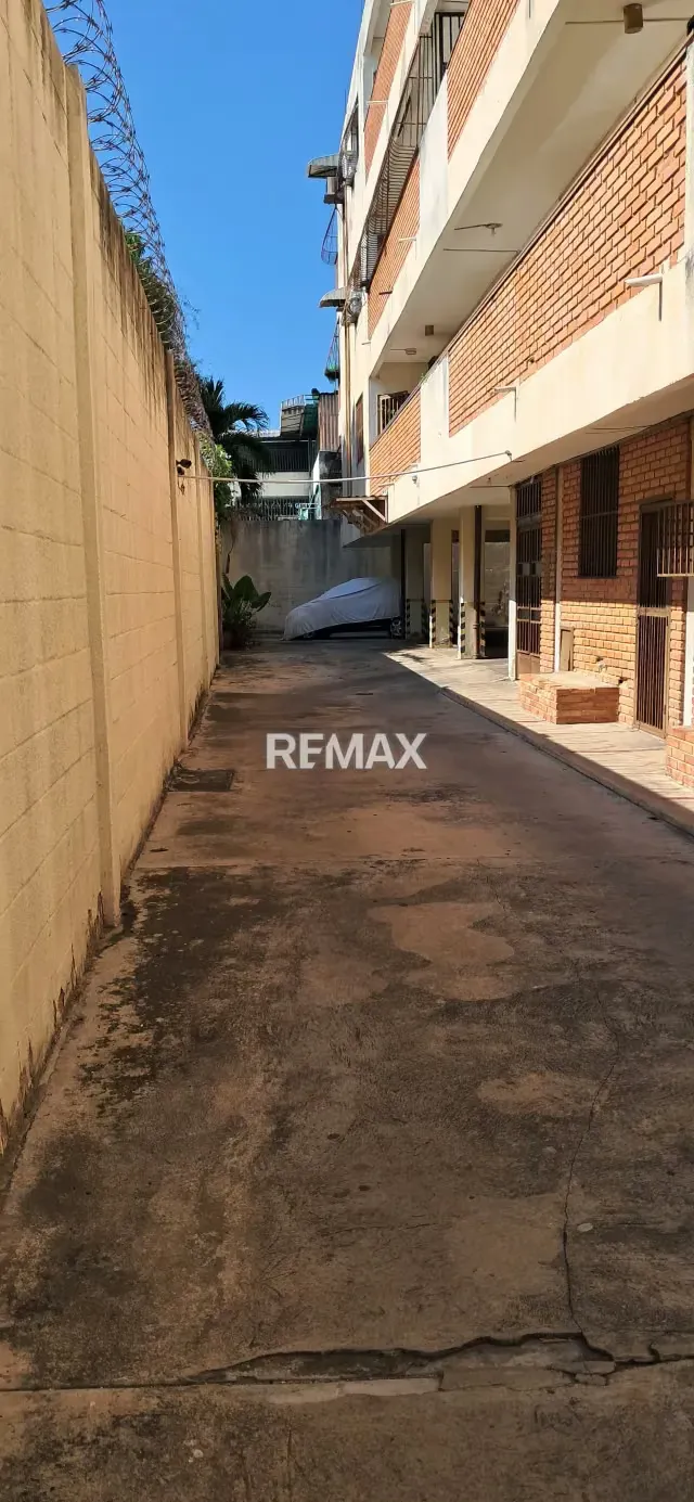 Venta de apartamento conservado ubicado en la Avenida 10 Diciembre - 4